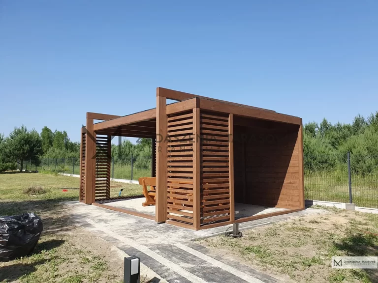 altana ogrodowa z ekranami