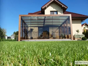 zadaszenie na taras w ogrodzie