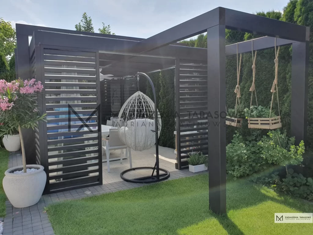 domek altana ogrodowa z wyposażeniem