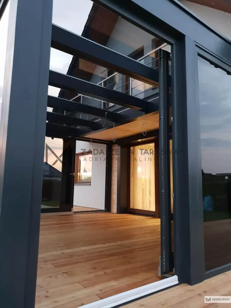 duże nowoczesne zadaszenie tarasu