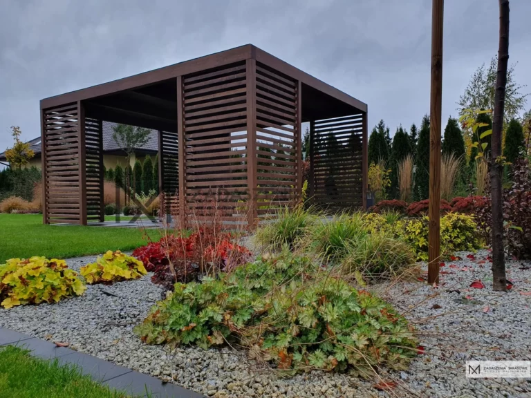 klasyczna altana na płytach betonowych