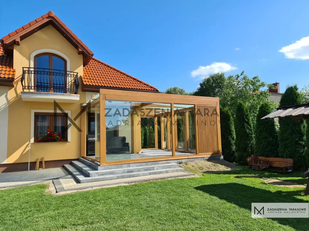 rolety w nowoczesnej altanie