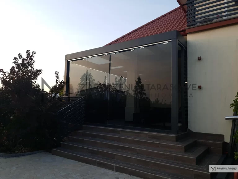 panele szklane w pergoli