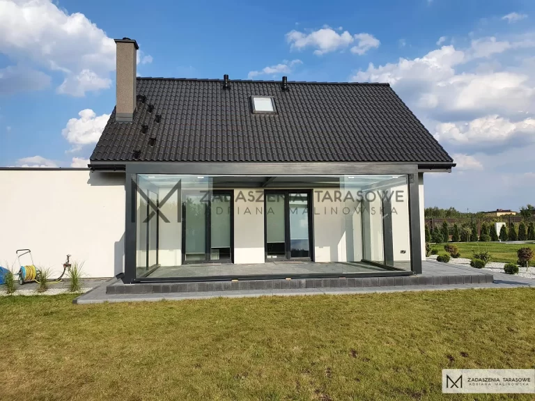 nowoczesne zadaszenie na taras antracyt