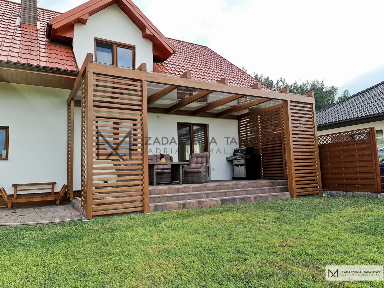 nowoczesne zadaszenie na schodach