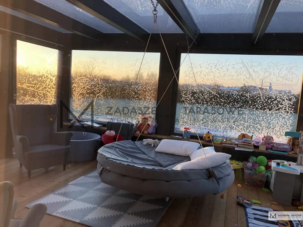 Ogród zimowy nowoczesny z ogrzewaniem