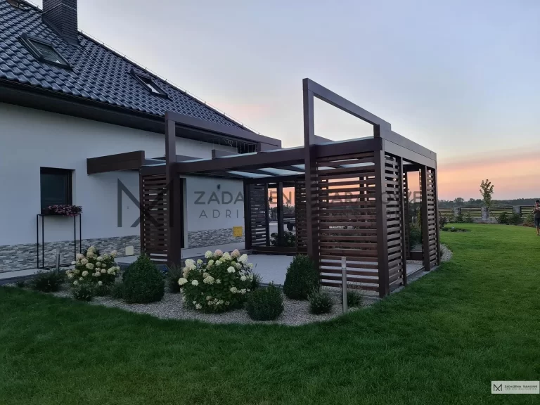 pergola na duży taras z altaną