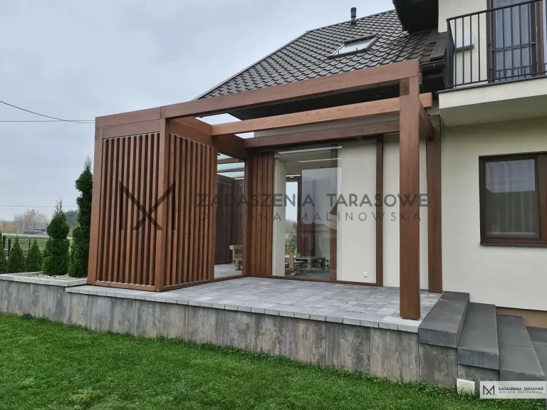 pergola nowoczesna na tarasie