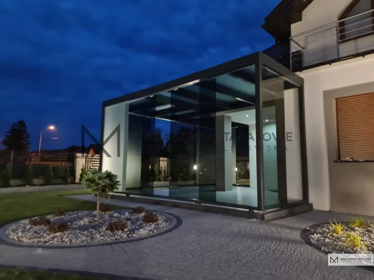 zabudowa z oświetleniem