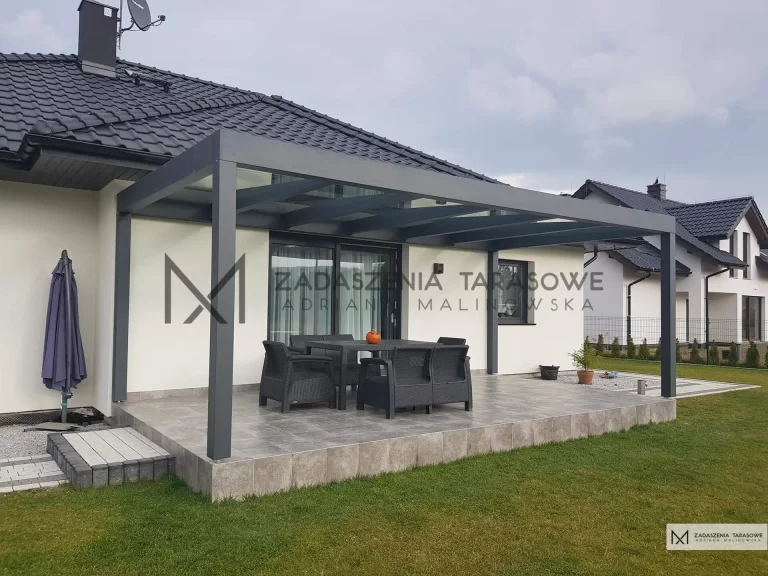 taras drewniany nowoczesny zadaszony