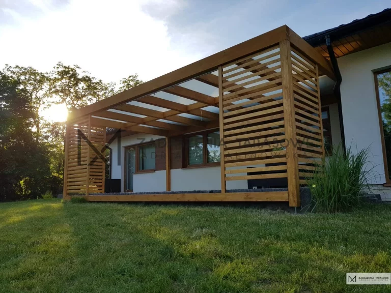 taras drewniany zadaszony