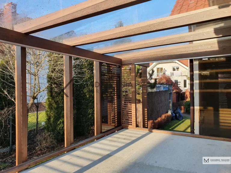 Wnętrze zadaszenia tarasu
