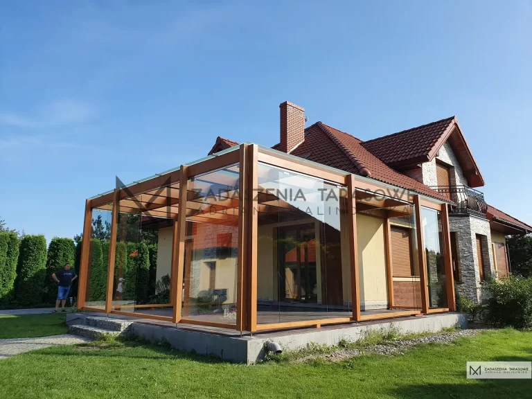 tarasowa pergola ze szkłem