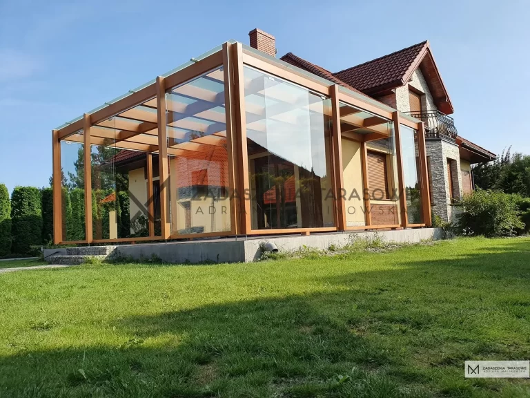 tarasowa pergola ze szkłem bezpiecznym