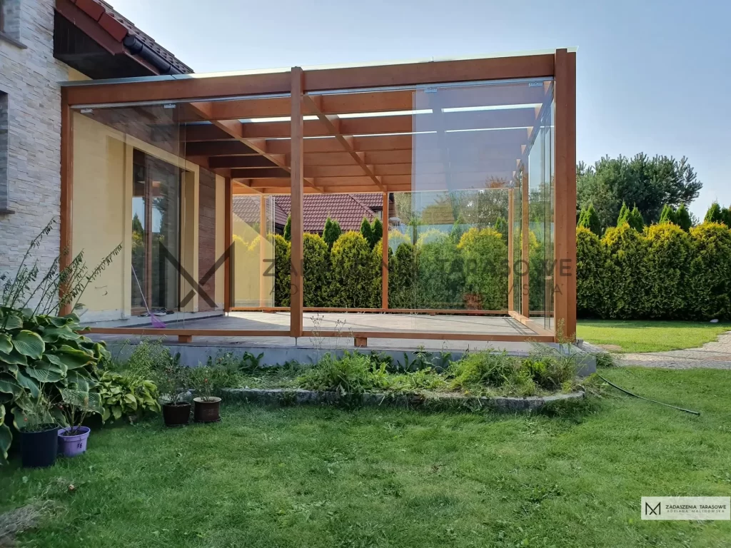 tarasowa pergola ze szkłem przesuwnym