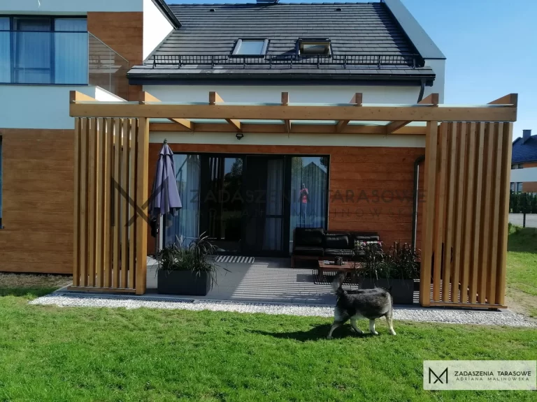 wiata dom z zadaszonym tarasem