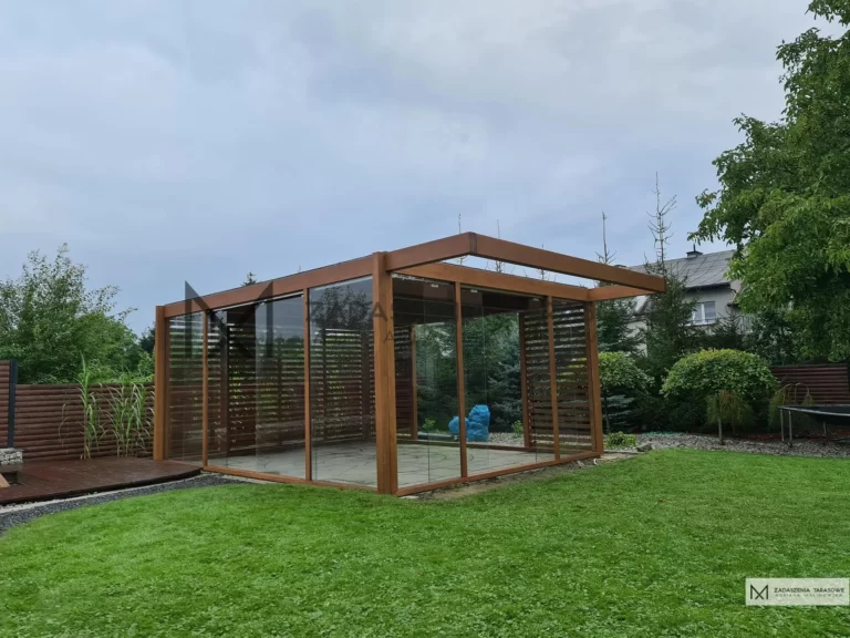 altana zabudowana w ogrodzie