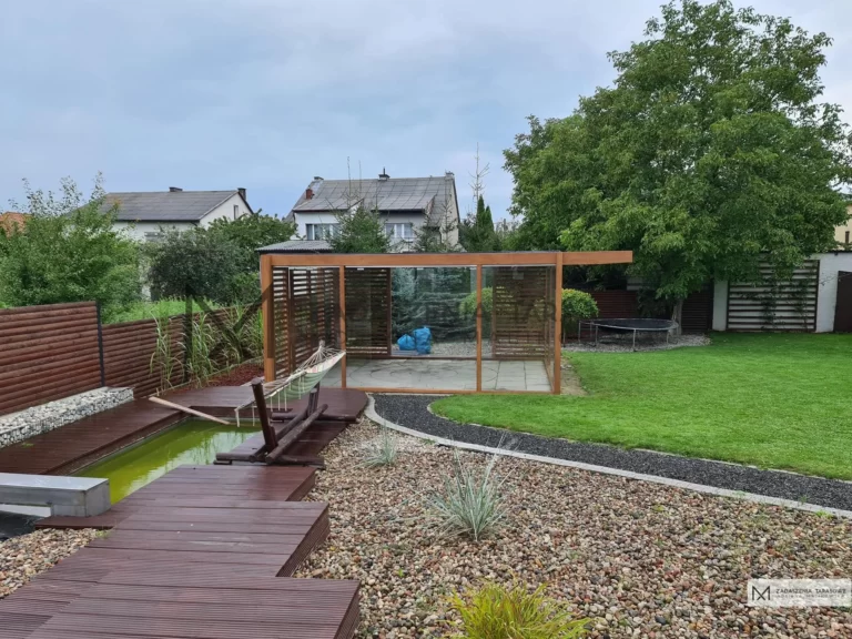 Altana ogrodowa zabudowana szkłem