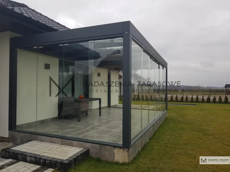 zadaszenie antracytowe ze szkłem