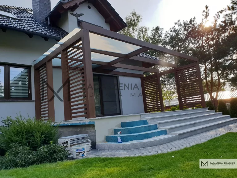 zadaszenie na wysokim tarasie