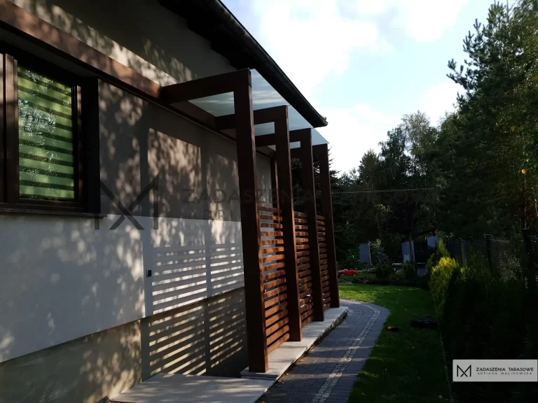 zadaszenie na wysokim tarasie pergola