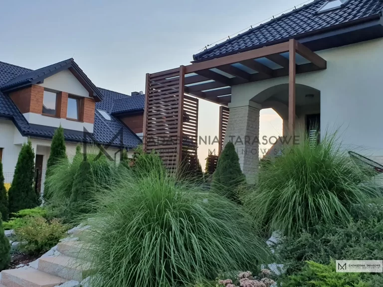 pergola w ogrodzie