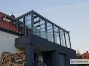 ogród zimowy na balkonie