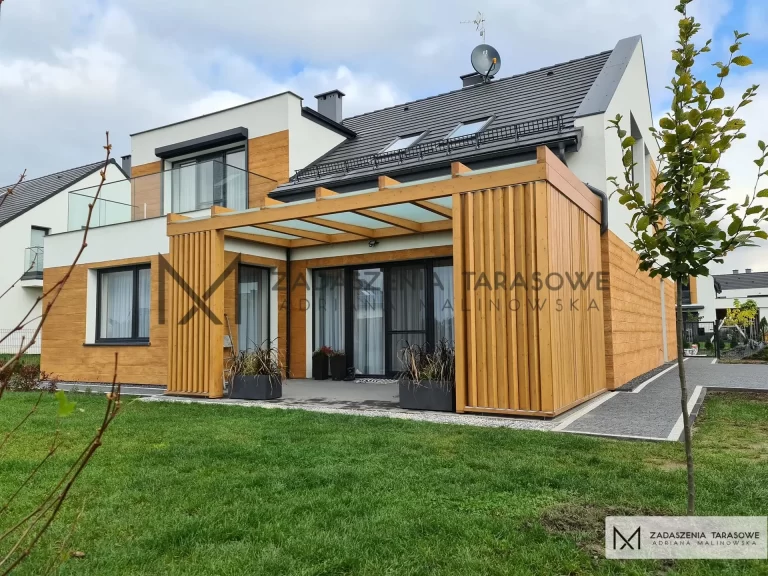 zadaszenie tarasu drewniane z lamelami