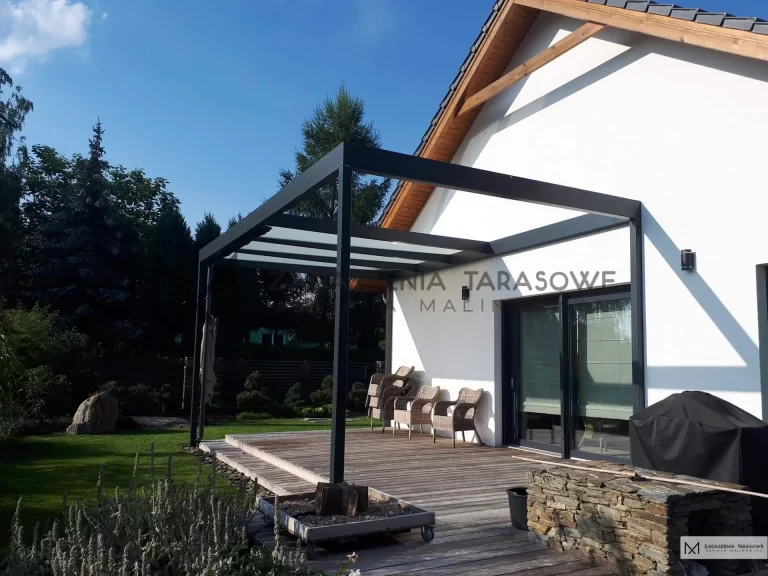 zadaszenie tarasu z drewnianych belek