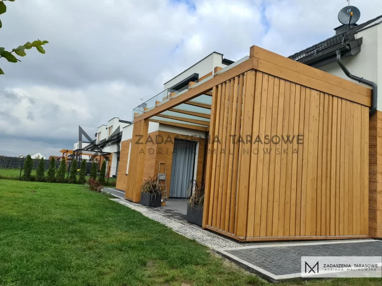 zadaszenie tarasu z drewna klejonego