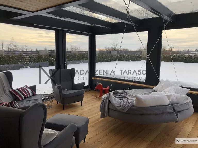 zadaszenie tarasu zimą