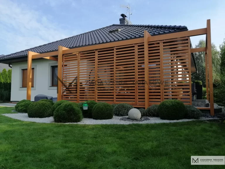 zadaszony taras z kostki brukowej