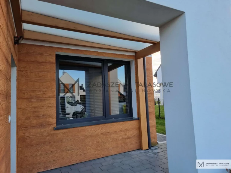 daszek nad drzwiami