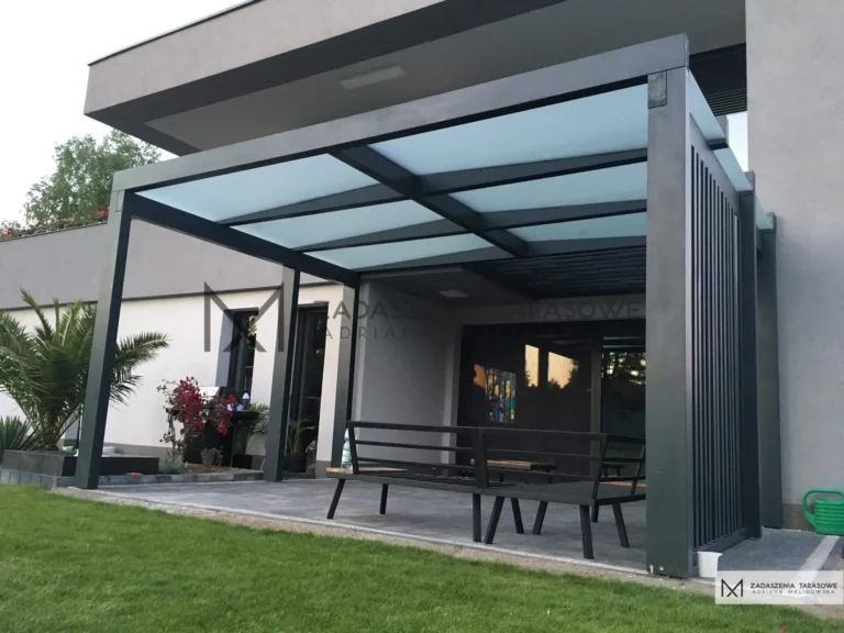 lamelowe zadaszenie ogrodowe szare
