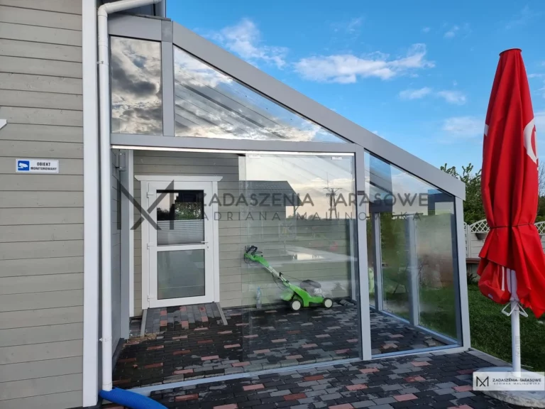 zadaszenie ganek nad drzwi nowoczesny