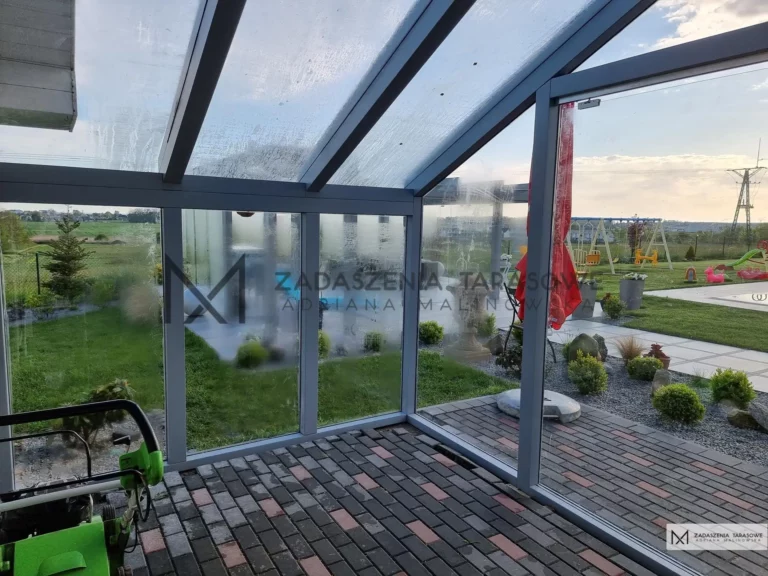 zadaszenie ganek nad drzwi wnętrze