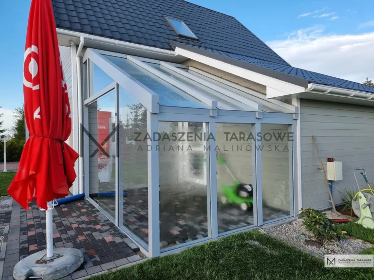 zadaszenie ganek nad drzwi ze szkła