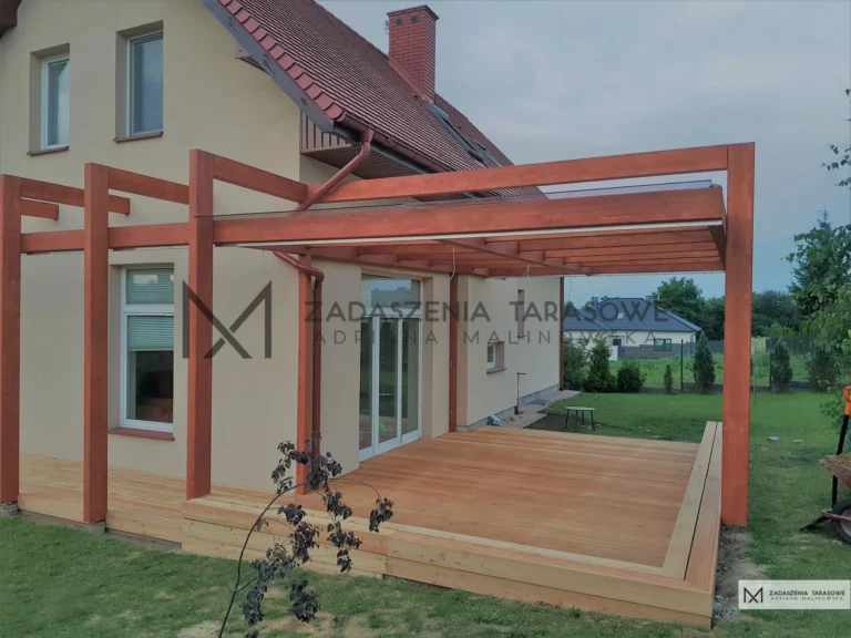 konstrukcja z zadaszeniem tarasu