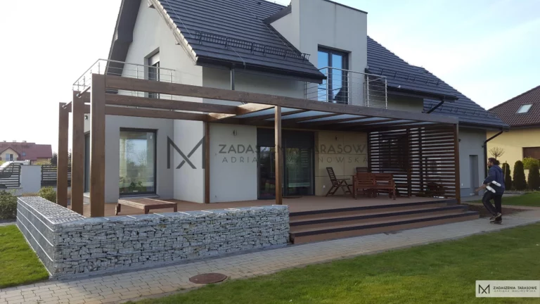 zadaszenie tarasu z pergolą nowoczesną