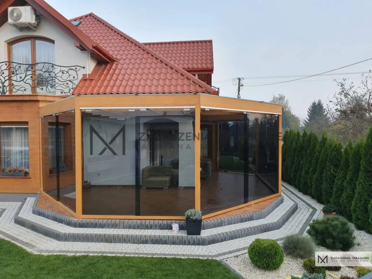 nietypowa konstrukcja zadaszenia