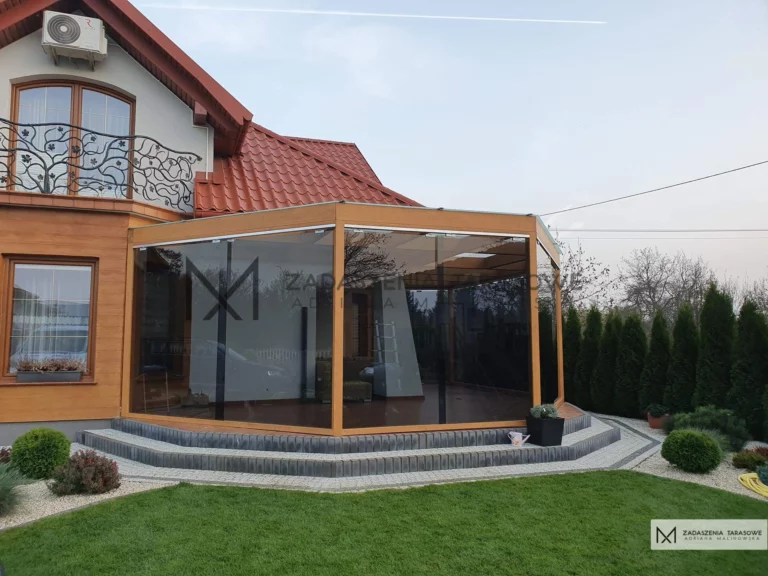 ładne zadaszenie ze szkłem grafitowym projekt