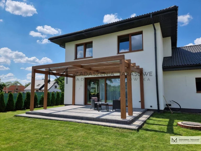 zadaszenie crx z drewna minimalizm w ogrodzie