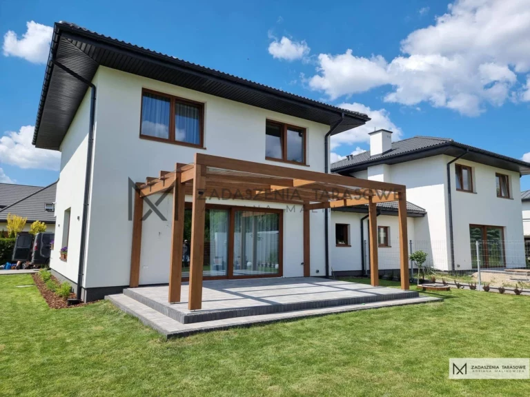 minimalizm w ogrodzie zadaszenie nowoczesne