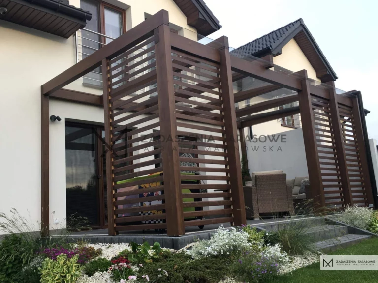 nowoczesne tarasy zadaszone brązowe