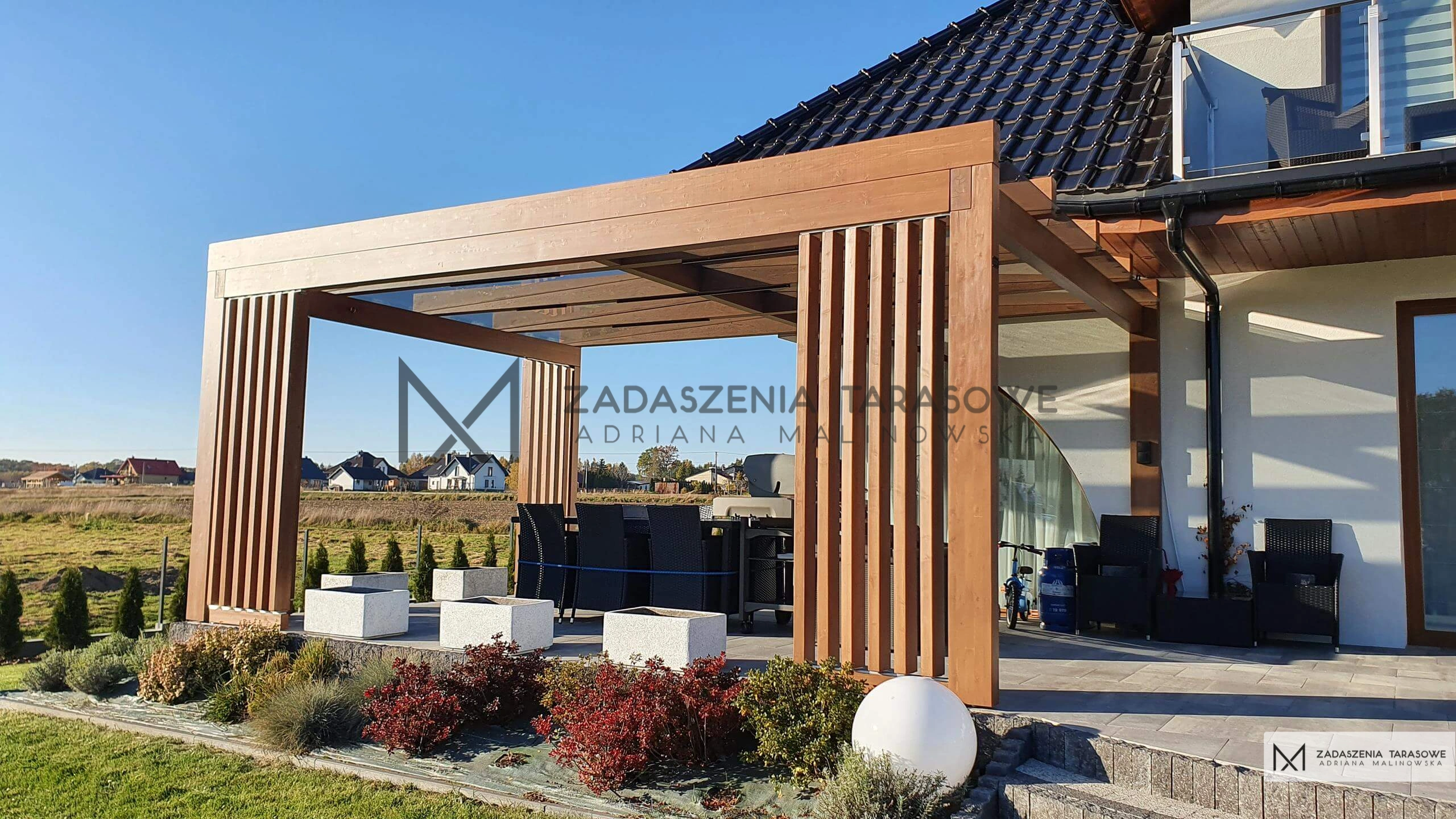 zadaszenie z meblami