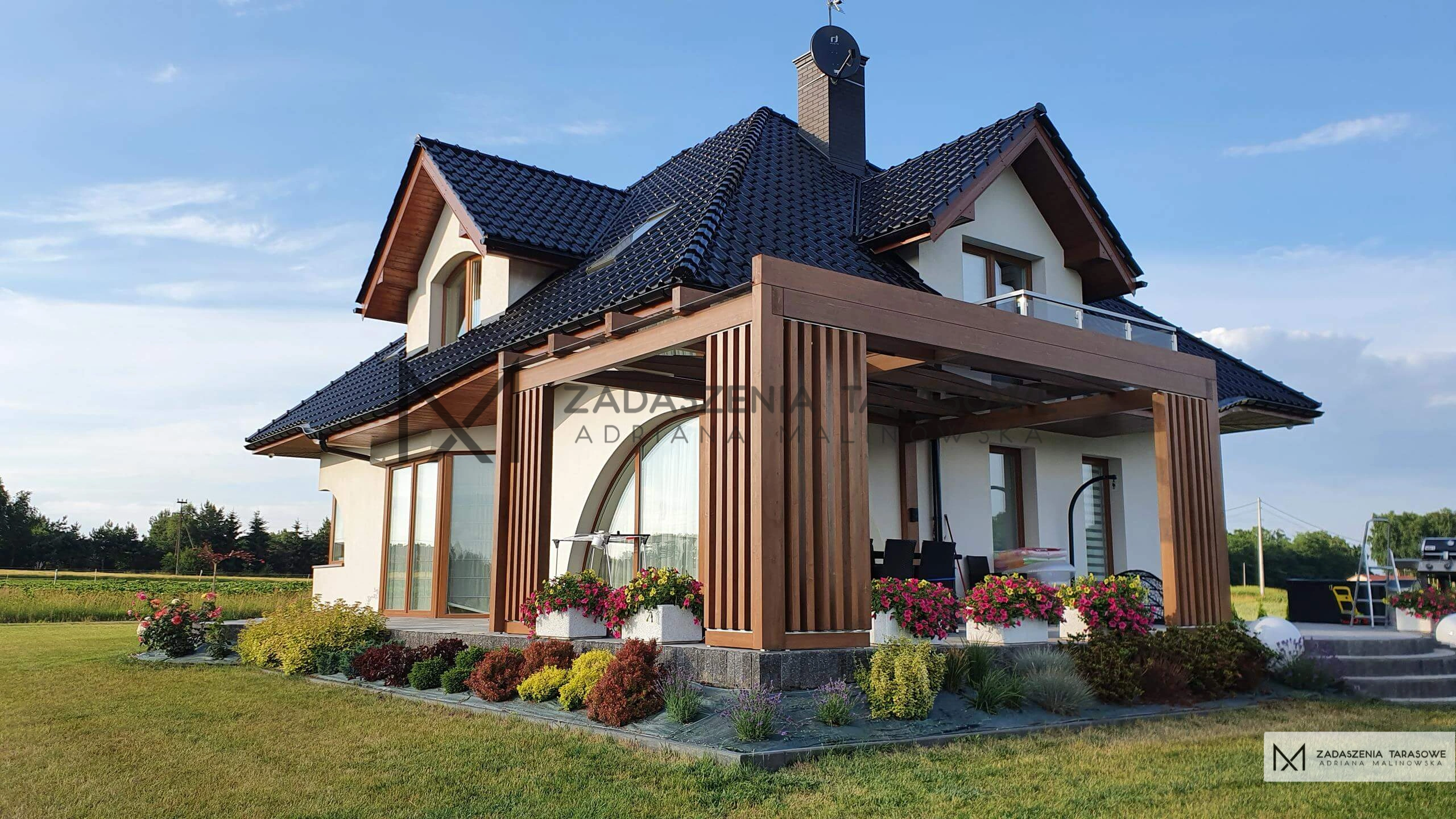 nowoczesne zadaszenie tarasu z lamelami