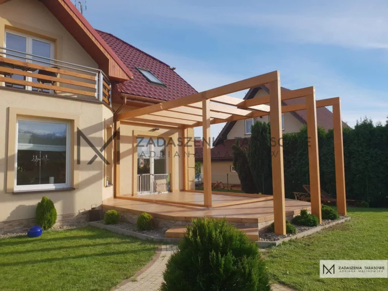 nowoczesny dach tarasowy z drewna