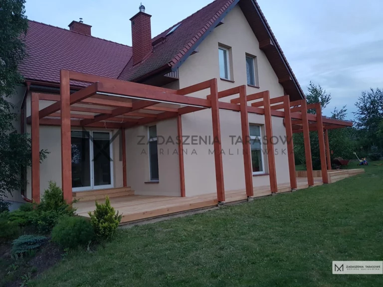 zadaszenie tarasu połączone pergolą