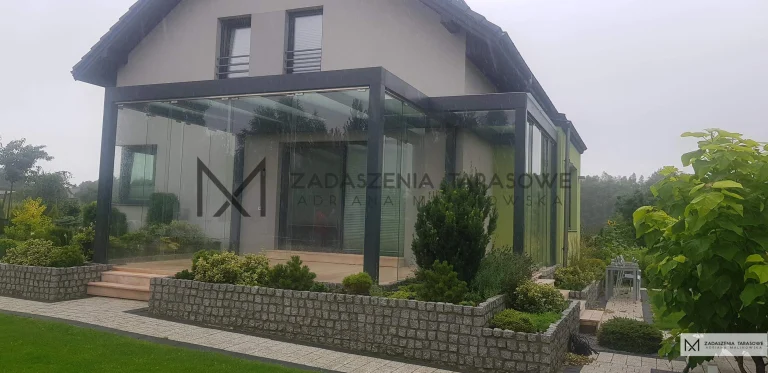 podwójne zadaszenie tarasu z drewna