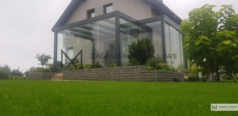 podwójne zadaszenie tarasu szare ze szkłem